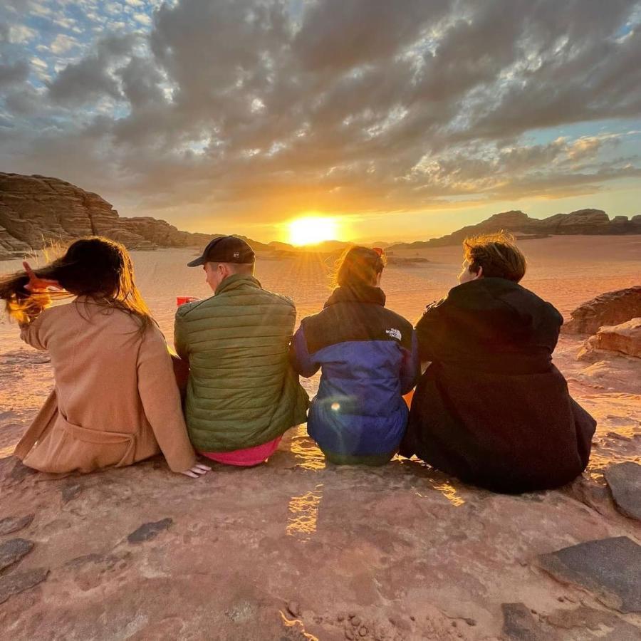 Moon City With Sunset Tour Wadi Rum Esterno foto